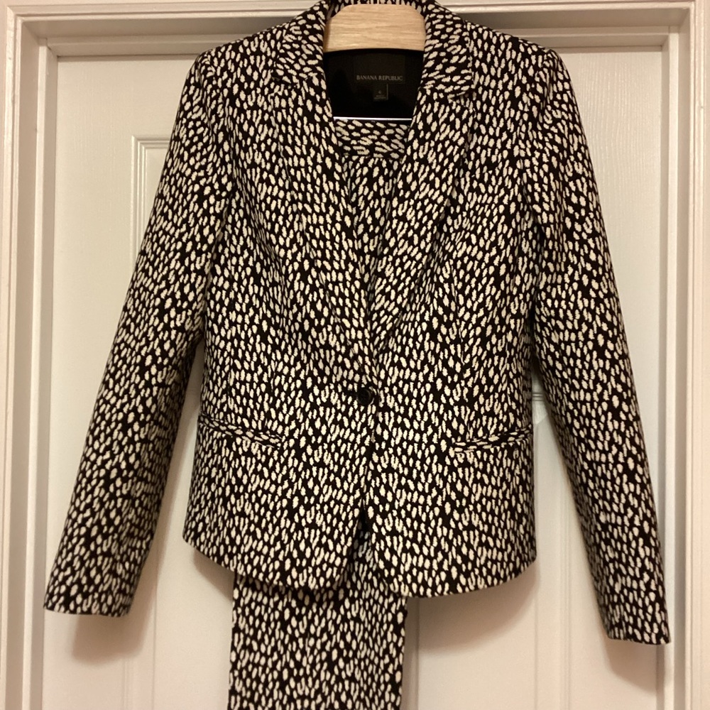 Banana Republic Leopard Print Blazer and Pants Size 6